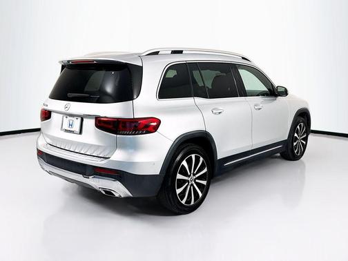 Iridium Silver Metallic 2023 Mercedes-Benz GLB 250 Base