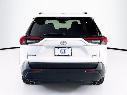 Ice Cap 2025 Toyota RAV4 Hybrid XLE