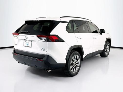 Ice Cap 2025 Toyota RAV4 Hybrid XLE