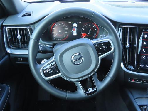 2019 Volvo V60 T5 R-Design