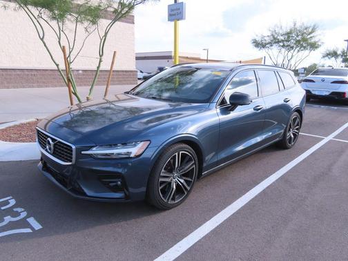 2019 Volvo V60 T5 R-Design