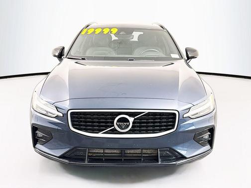 2019 Volvo V60 T5 R-Design