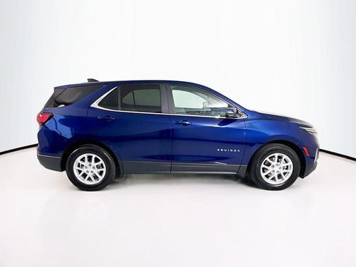 Blue Glow Metallic 2022 Chevrolet Equinox 1LT
