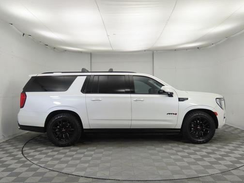 2023 GMC Yukon XL 4WD AT4