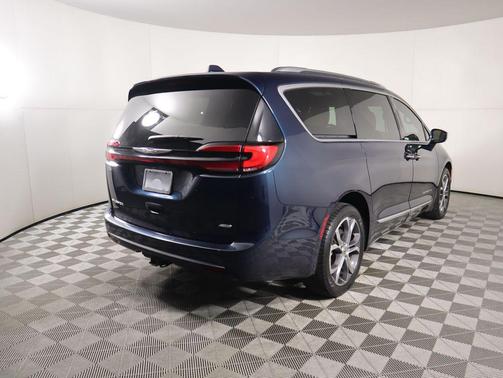2022 Chrysler Pacifica L
