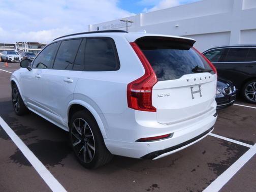 2023 Volvo XC90 Recharge Plug-In Hybrid T8 Ultimate Dark Theme 7-Seater