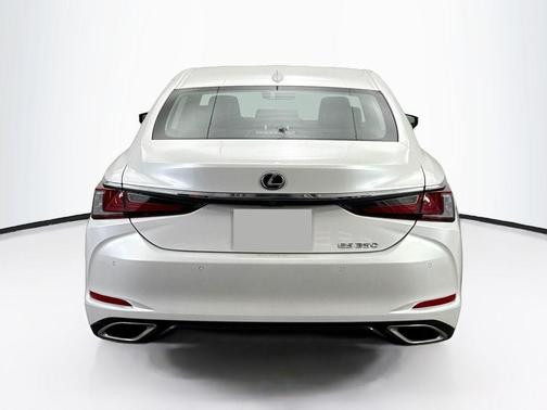 2022 Lexus ES 350 Base