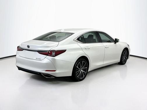 2022 Lexus ES 350 Base