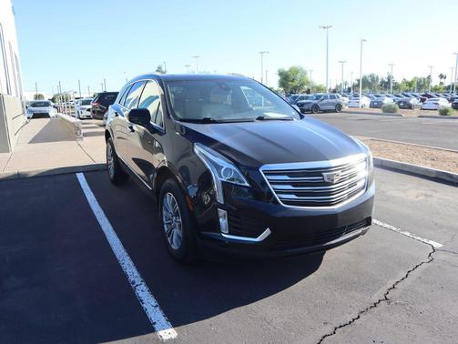 Stellar Black Metallic 2019 Cadillac XT5 Luxury