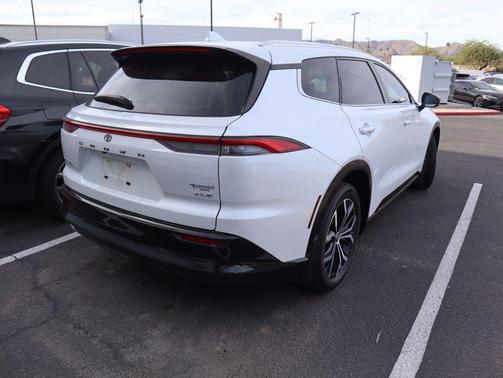 2025 Toyota Crown Signia XLE