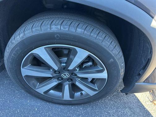 2025 Honda Pilot Touring 8-Passenger