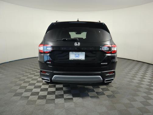 2023 Honda Pilot Touring 8-Passenger