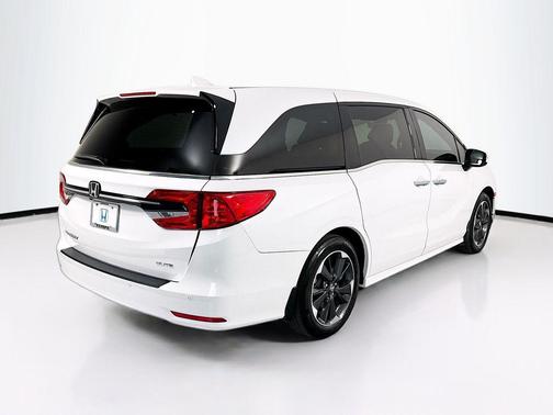 Platinum White 2024 Honda Odyssey Elite