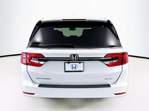Platinum White 2024 Honda Odyssey Elite