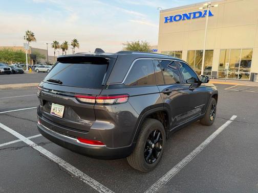 Baltic Gray Metallic Clearcoat 2023 Jeep Grand Cherokee Limited