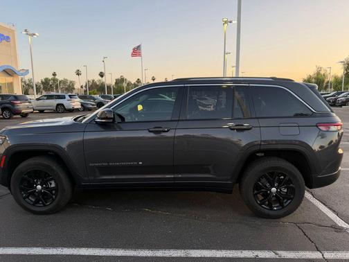 Baltic Gray Metallic Clearcoat 2023 Jeep Grand Cherokee Limited