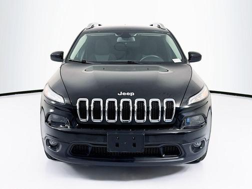Diamond Black Crystal Pearlcoat 2018 Jeep Cherokee Latitude