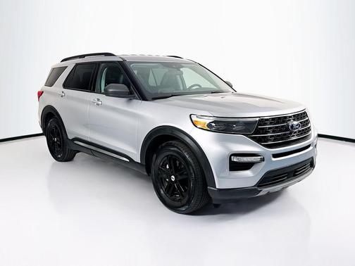 ICONIC SILVER METALLIC 2022 Ford Explorer XLT