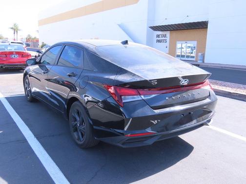 Phantom Black 2022 Hyundai ELANTRA SEL