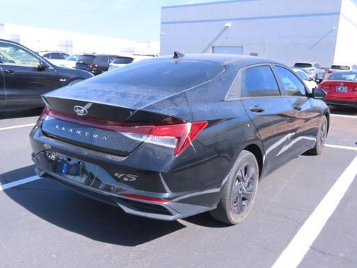 Phantom Black 2022 Hyundai ELANTRA SEL