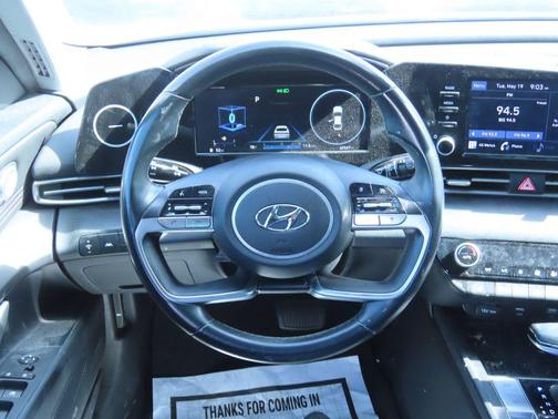 Phantom Black 2022 Hyundai ELANTRA SEL