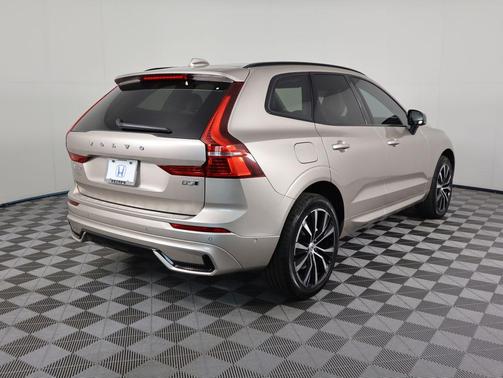 2024 Volvo XC60 B5 Plus Dark Theme