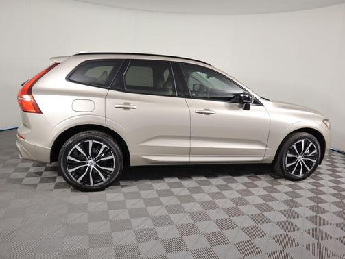 2024 Volvo XC60 B5 Plus Dark Theme