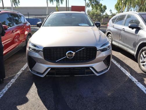 2024 Volvo XC60 B5 Plus Dark Theme