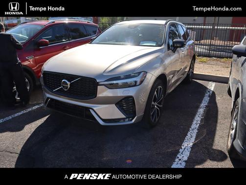 2024 Volvo XC60 B5 Plus Dark Theme