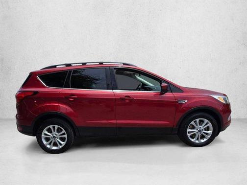 Ruby Red Metallic Tinted Clearcoat 2019 Ford Escape SE