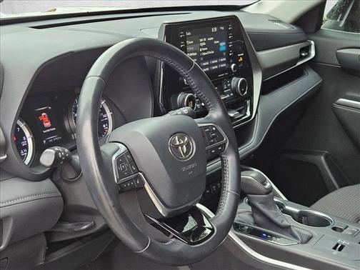 2020 Toyota Highlander LE