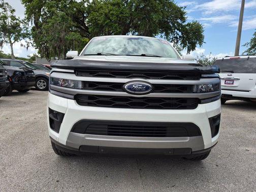 Star White Metallic Tri-Coat 2022 Ford Expedition Max XLT