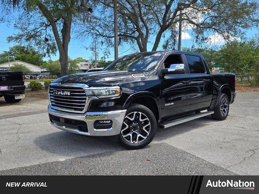 Diamond Black Crystal Pearlcoat 2025 RAM 1500 Laramie