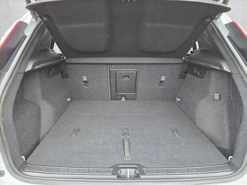 Glacier Silver Metallic 2021 Volvo XC40 Recharge Pure Electric P8