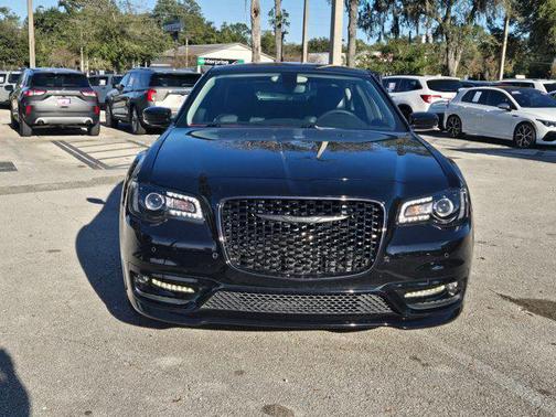2023 Chrysler 300 Touring