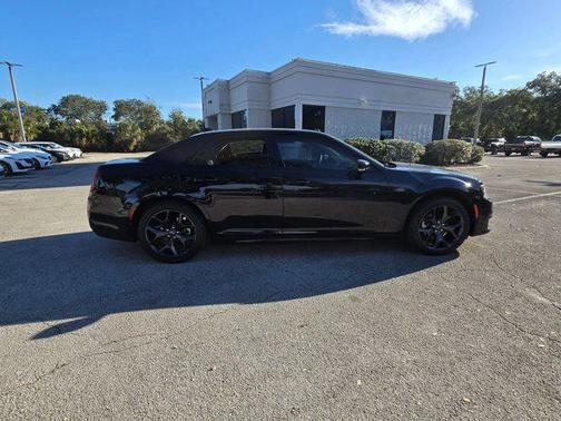 2023 Chrysler 300 Touring