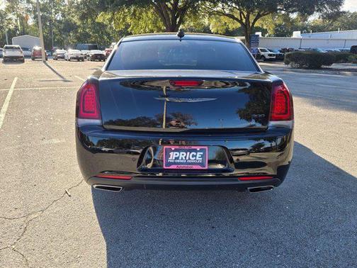 2023 Chrysler 300 Touring