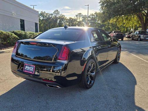 2023 Chrysler 300 Touring