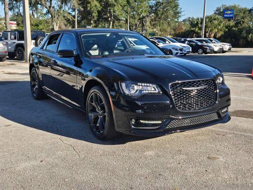 2023 Chrysler 300 Touring