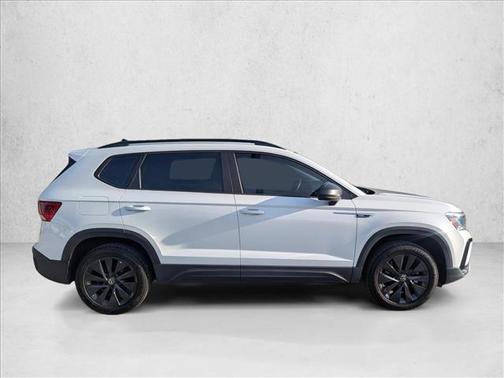 Pure White 2022 Volkswagen Taos 1.5T S