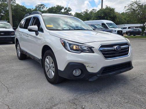 Crystal White Pearl 2018 Subaru Outback 2.5i Premium