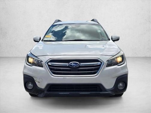 Crystal White Pearl 2018 Subaru Outback 2.5i Premium