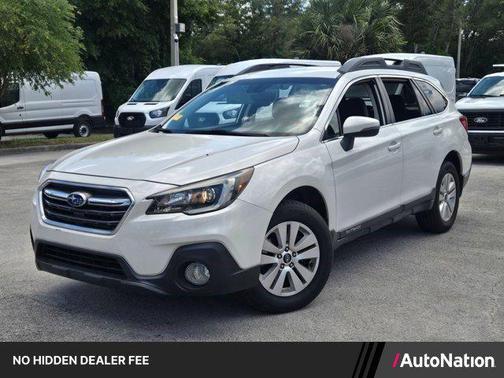 Crystal White Pearl 2018 Subaru Outback 2.5i Premium