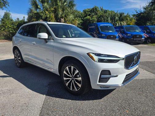 2023 Volvo XC60 B5 Plus Bright Theme