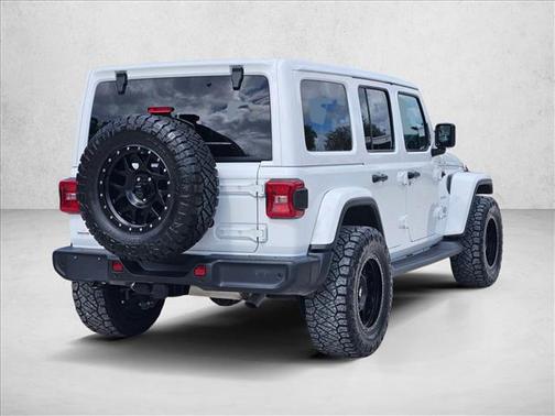 Bright White Clearcoat 2018 Jeep Wrangler Unlimited Sahara