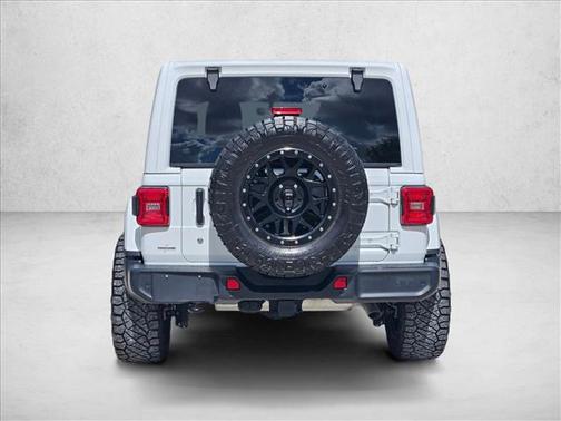 Bright White Clearcoat 2018 Jeep Wrangler Unlimited Sahara