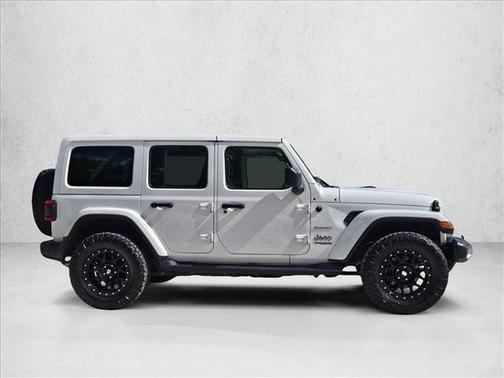 Bright White Clearcoat 2018 Jeep Wrangler Unlimited Sahara