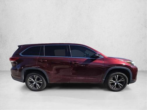 2017 Toyota Highlander LE I4