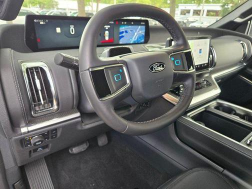 Star White Metallic Tri-Coat 2026 Ford Expedition Max Platinum