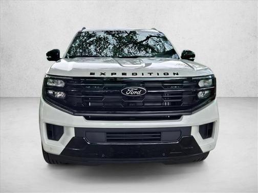 Star White Metallic Tri-Coat 2026 Ford Expedition Max Platinum